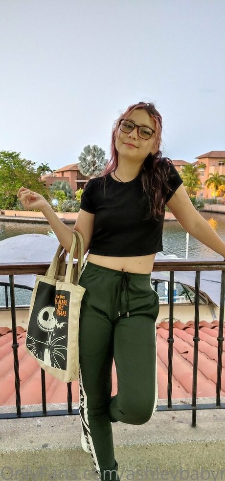 ashleybabymodel sexy akt foto