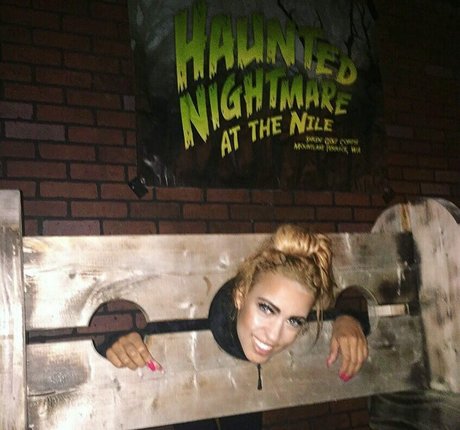 MoreSaige perfekte nackte galerie