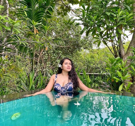 Nimesha Jayarathne nackt beste bilder