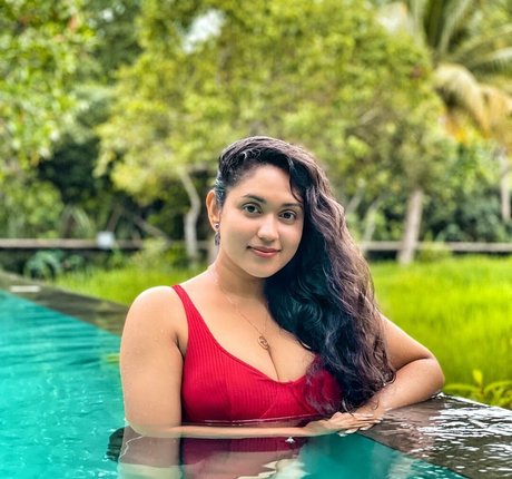 Nimesha Jayarathne heiße hd fotos