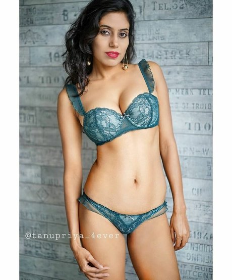 tanupriya schauspielerin nackten bilder