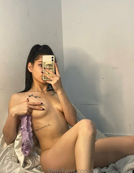 byantonellaar schauspielerin exklusive foto