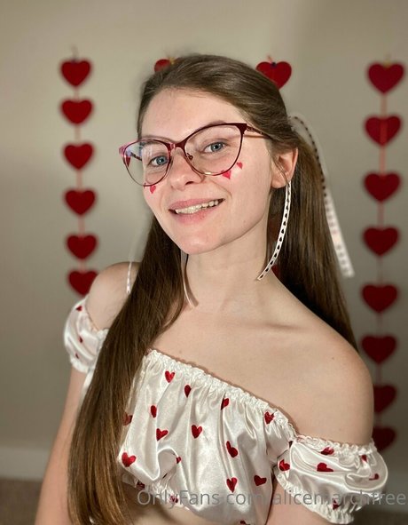 alicemarchfree hd nackten bild