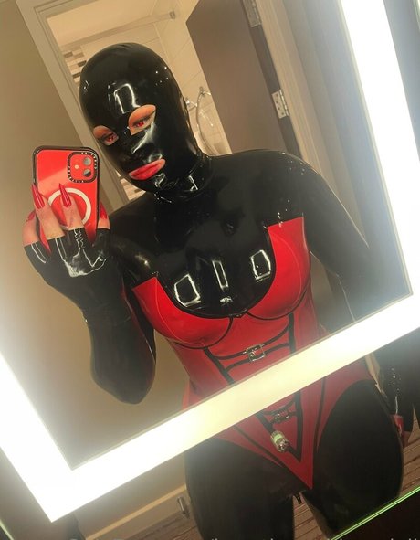 bee the rubber doll schauspielerin freie bilder