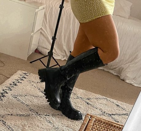 dünne ebenholz-teen-onlyfans sexy nacktheit foto