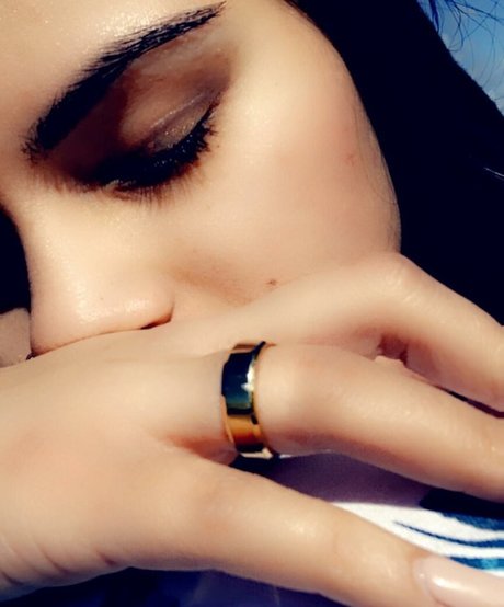 Sukh Bains schauspielerin heiße fotos