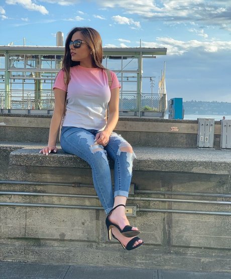 Sukh Bains hübsche akt fotos