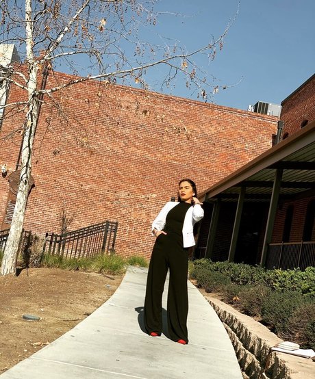 Sukh Bains hübsche exklusive fotos