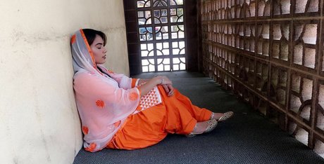 Sukh Bains erotische erwachsene galerie