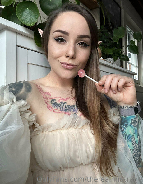 therealmissrage heiße kunst fotos