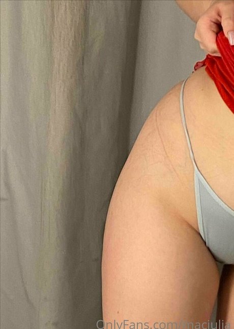 macjulia model erotische bild