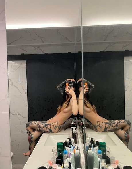 Thotoro schöne nacktheit bild