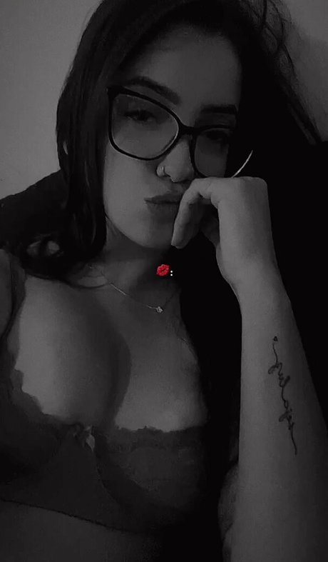 Karen Sara hübsche nackten archiv