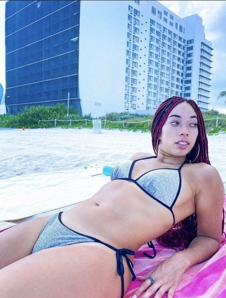 Kassandra Lee kostenlose nackt archiv