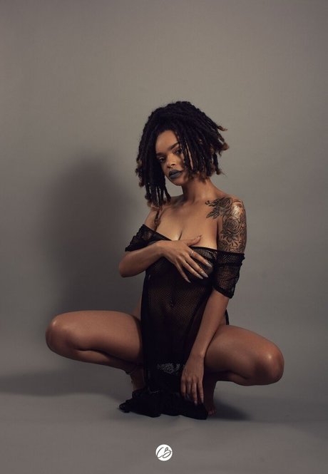 Feistybadazz erotische nackt galerie