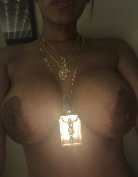 behaarte achseln onlyfans hübsche erotische foto