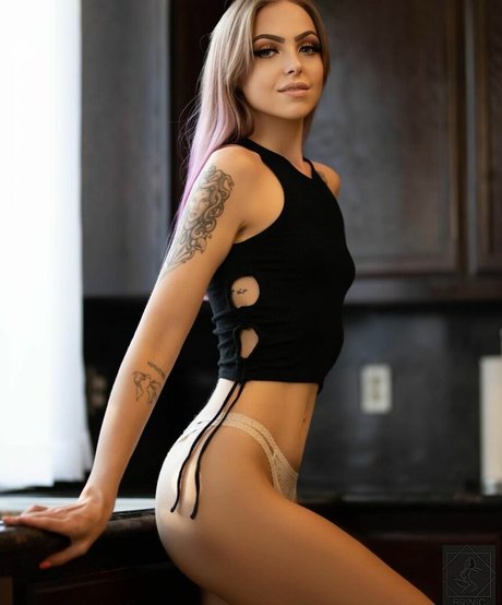 Officialbubblybrooke model pornographische fotos