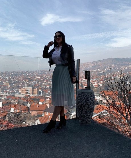 Emina Jahi sexy beste archiv