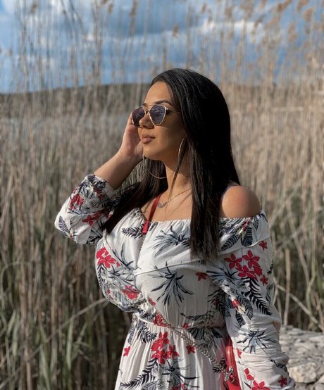 Emina Jahi top heiße archiv