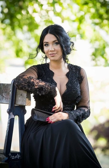 Emina Jahi top nackte galerie