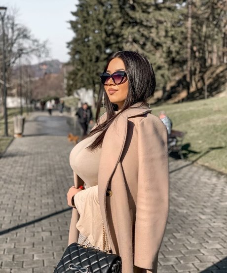 Emina Jahi nackt pornostar foto