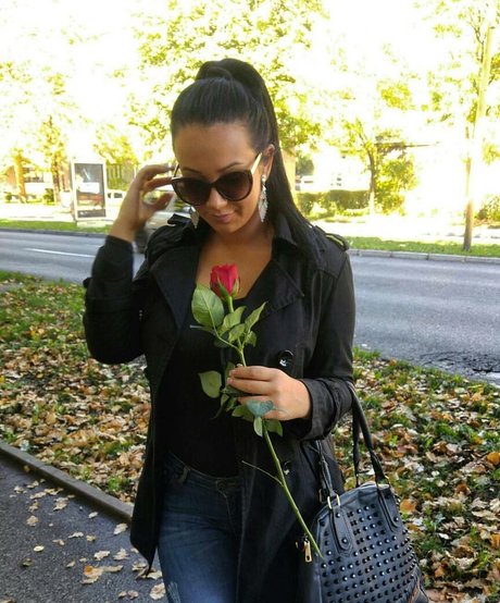 Emina Jahi exklusive top foto