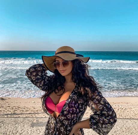 Emina Jahi sexy archiv