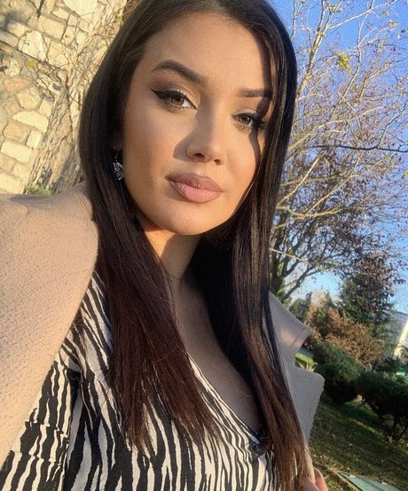 Emina Jahi schauspielerin akt fotos