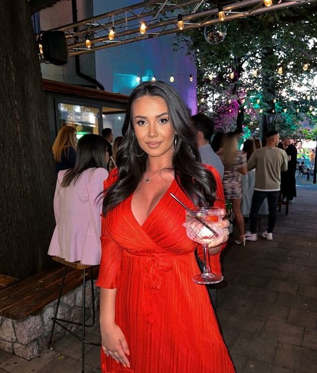 Emina Jahi kunst erotische bilder