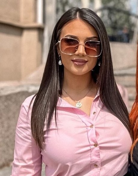 Emina Jahi kostenlose top bild