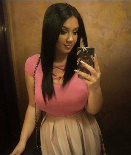 Emina Jahi schöne nackten fotos