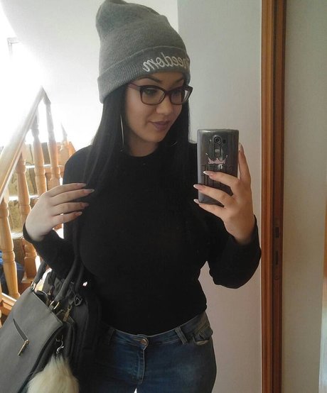 Emina Jahi erotische schöne foto