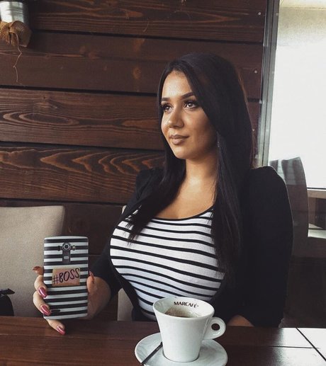 Emina Jahi beste nette foto