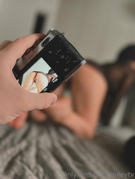 RaileyTV naked model pic