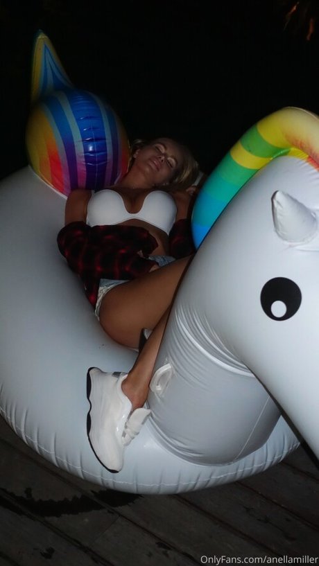 Anella Miller adult model picture