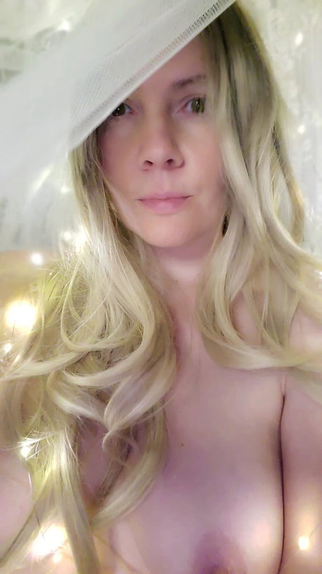 Caterina Mia beautiful star galleries