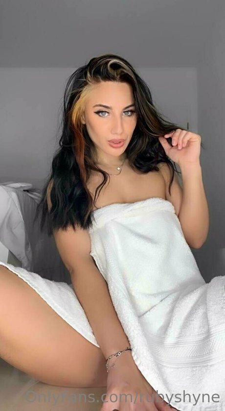 nude outdoor onlyfans adult photos