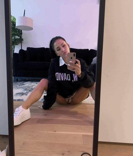 Lindsey Groll nice actress photo