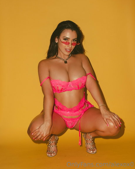 Alexox0 adult model pics