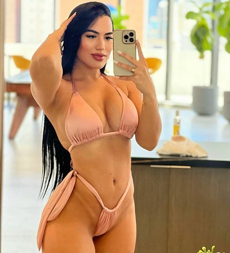 Melany Fernandez pretty actress image