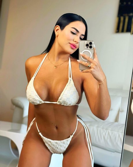 Melany Fernandez erotic actress photos
