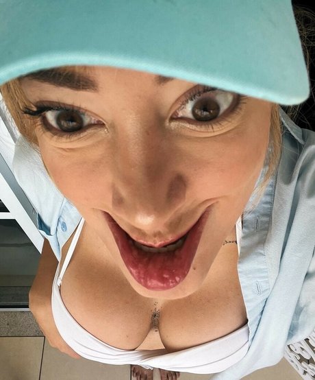 Nicole Louise adult model img