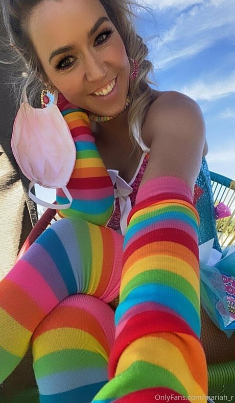 mariah r naked model photo