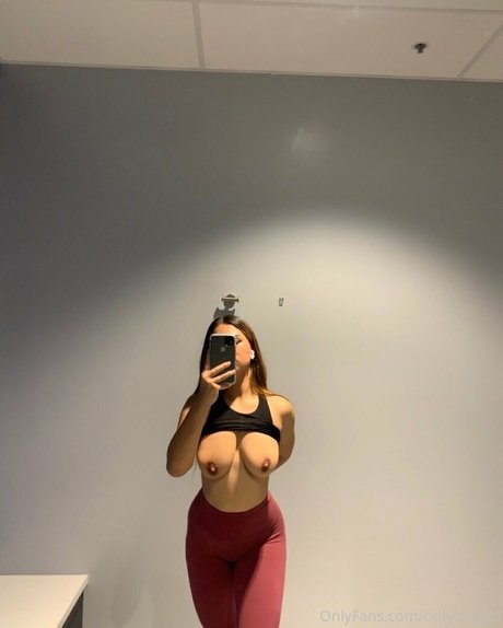 onlycotaari perfect model image