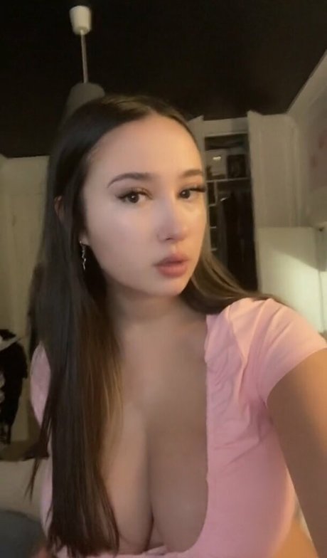 Issy H nudes model image