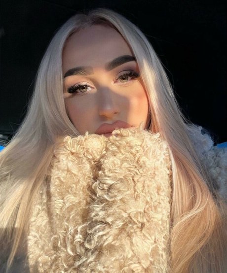 BlondieLana pretty actress photo