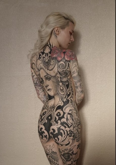 inkedlolita hot pornstar picture