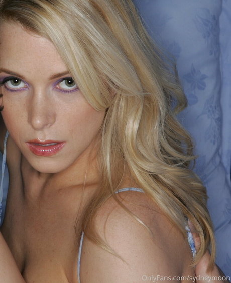 sydneymoon model pretty pics