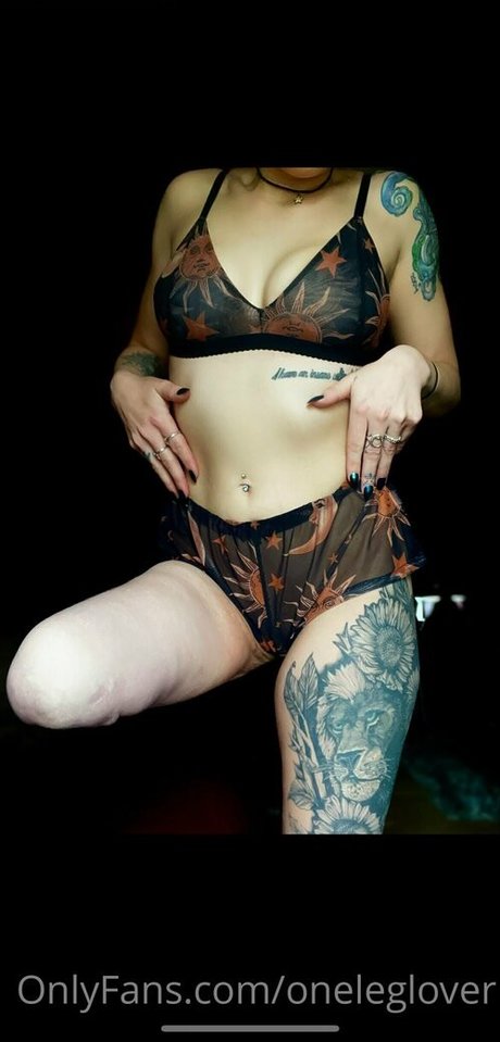 oneleglover model art photos