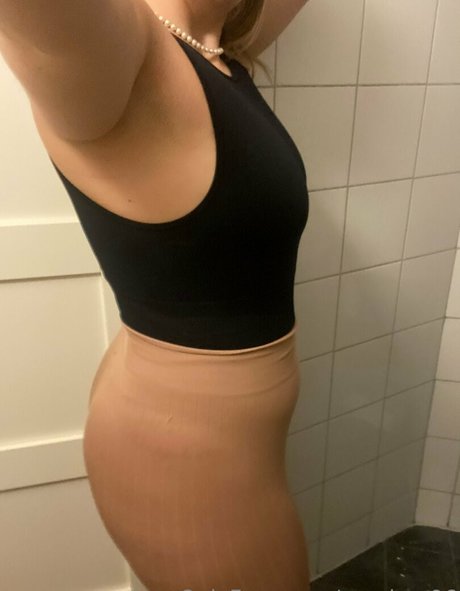 monicar96 xxx model image